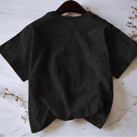 🪷 “If I’m Quiet & Smiling, You Might Want To Run” Graphic Tee - Picture 3 of 3